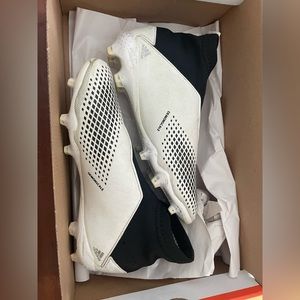 Adidas boys predator outdoor soccer cleats size 3.5